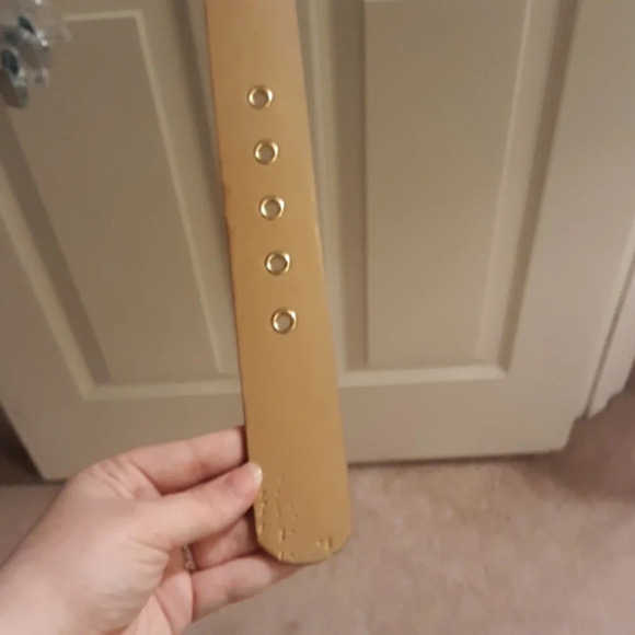 Tan color Guess belt - Picture 3 of 6